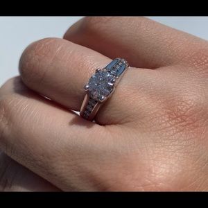 ring 18k white gold with diamonds